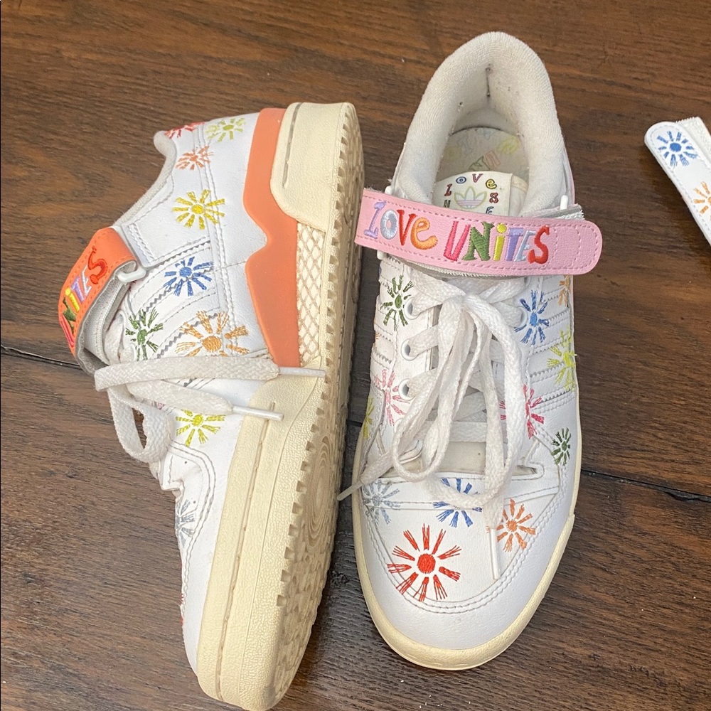 Adidas' White Sneakers with Colorful Floral Design - Picture 4 of 10